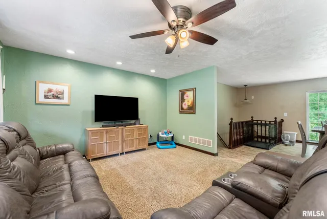 $325,000 | 8804 217th Street North, Port Byron, IL 61275