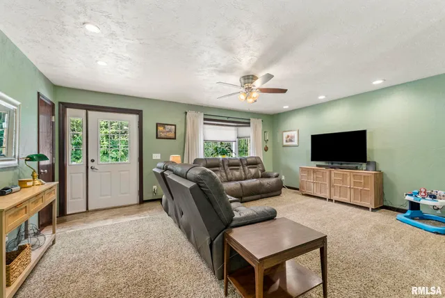 $325,000 | 8804 217th Street North, Port Byron, IL 61275