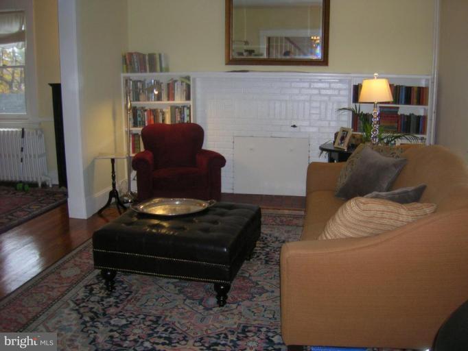 623 Plymouth Road Baltimore, MD 21229 - Photo 2 of 15 Living Room