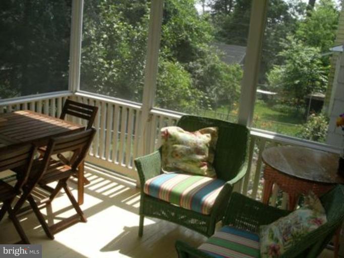 623 Plymouth Road Baltimore, MD 21229 - Photo 15 of 15 Screened-in Porch
