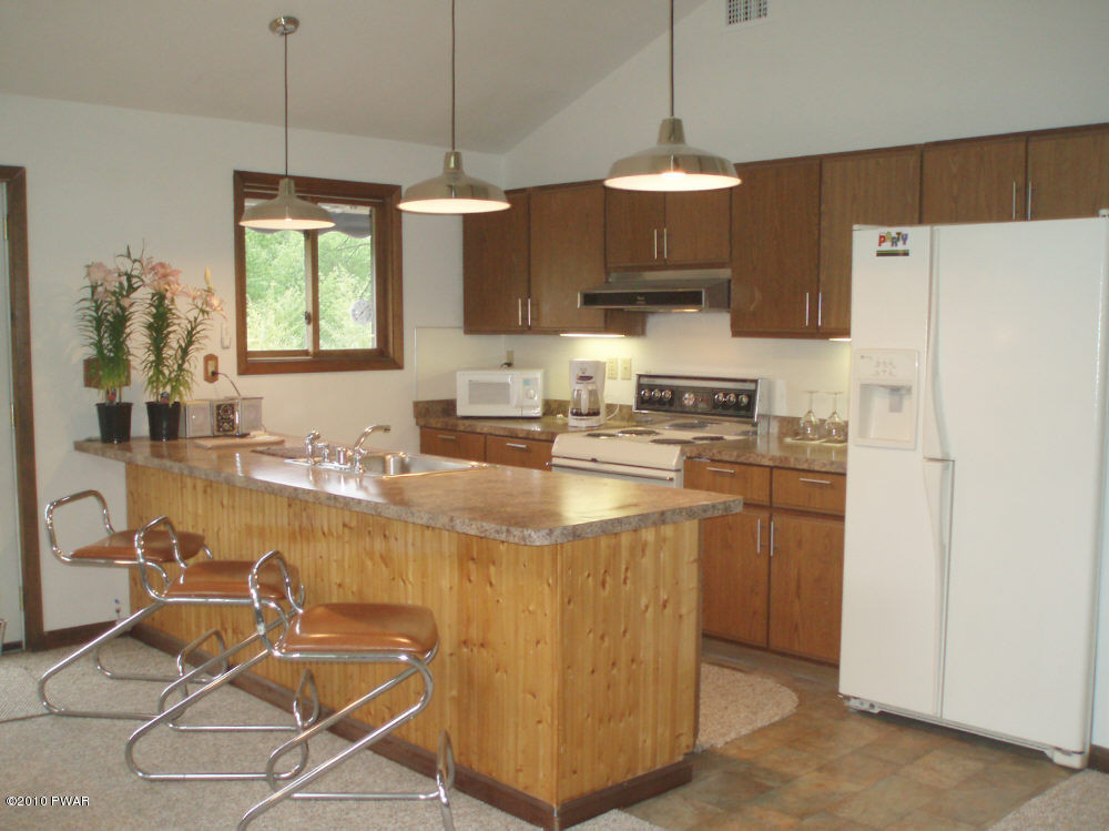 147 Meadow Ridge Acres Road Milford, PA 18337 - Photo 4 of 11
