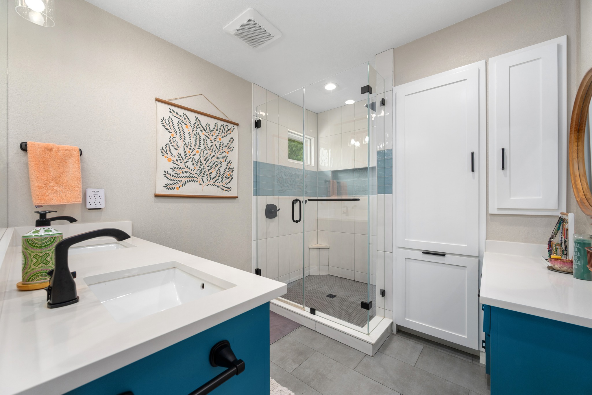 3408 Ruby Red Drive Austin, TX 78728 - Photo 14 of 26 a bathroom with a tub sink and mirror