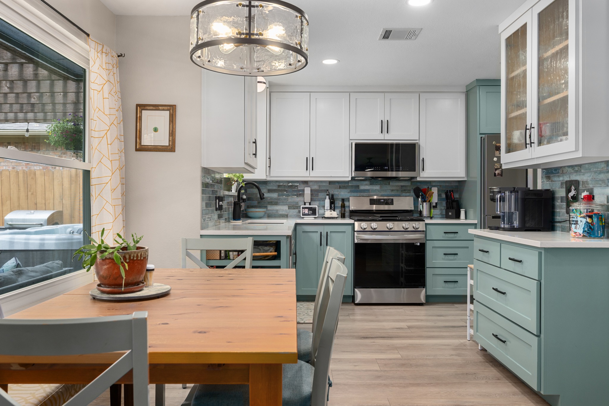 3408 Ruby Red Drive Austin, TX 78728 - Photo 8 of 26 a kitchen with a stove and microwave