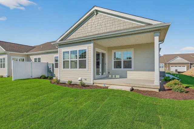 $534,900 | 857 Stirling Drive, Unit BLDG 20 40, Oconomowoc, WI 53066