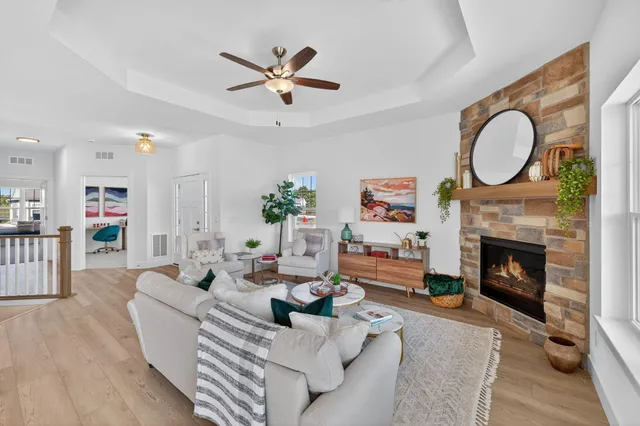 $534,900 | 857 Stirling Drive, Unit BLDG 20 40, Oconomowoc, WI 53066