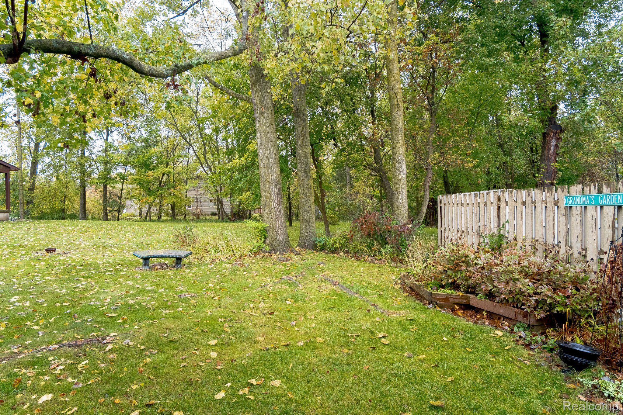 205 George Street Flushing, MI 48433 - Photo 34 of 40 Your own little yard w/privacy