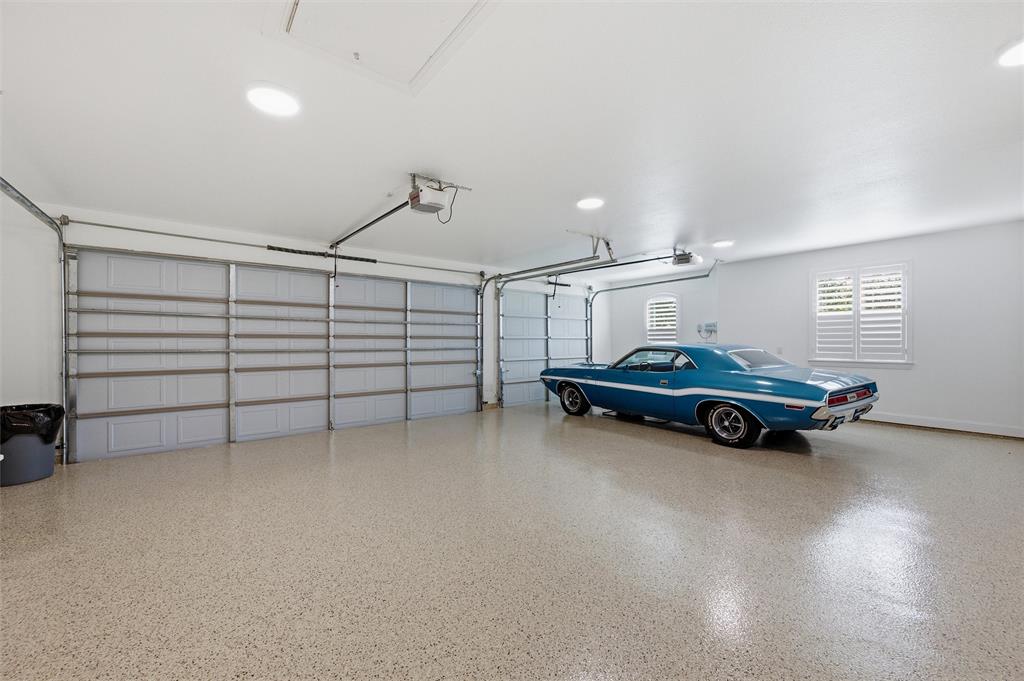 318 Arapahoe Ridge Weatherford, TX 76087 - Photo 31 of 40 Attached 3-car garage