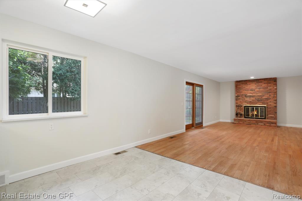 724 South Rosedale Court Grosse Pointe Woods, MI 48080 - Photo 9 of 31