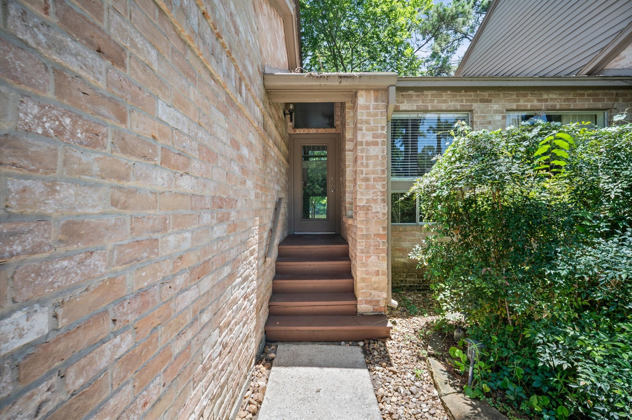 13 Lakeridge Drive Spring, TX 77381 - Photo 4 of 39 Gallery Image 4