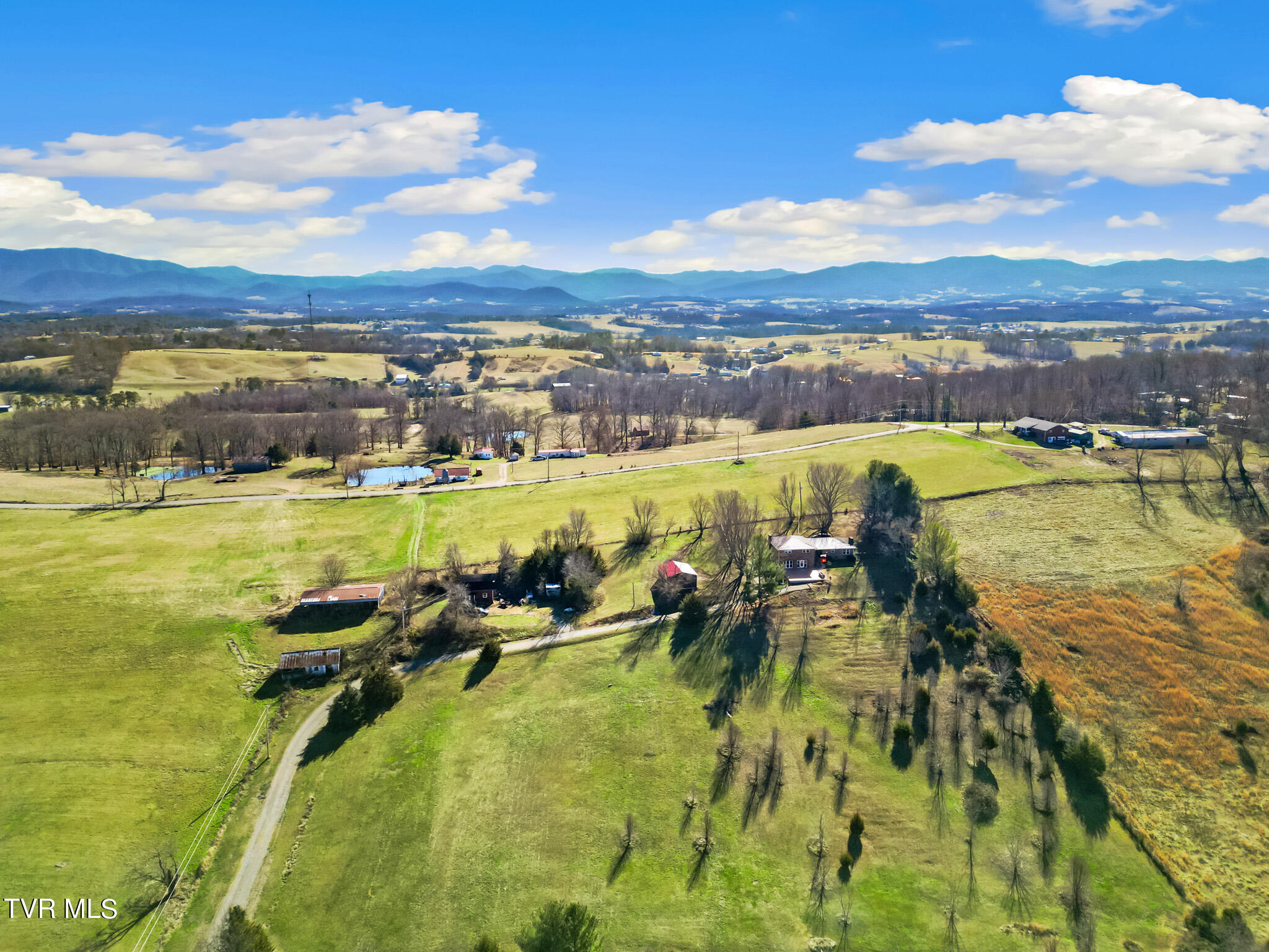 1504 Parton Loop Greeneville, TN 37743 - Photo 4 of 44 Parton Loop-2