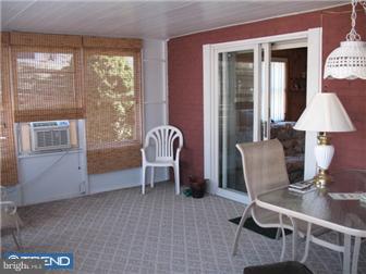 667 Rennard Street Philadelphia, PA 19116 - Photo 4 of 10 Sun Room