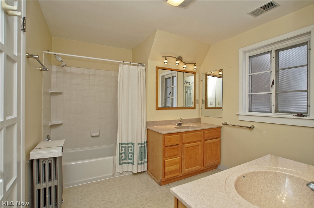 2455 Fenwick Road Cleveland, OH 44118 - Photo 16 of 27