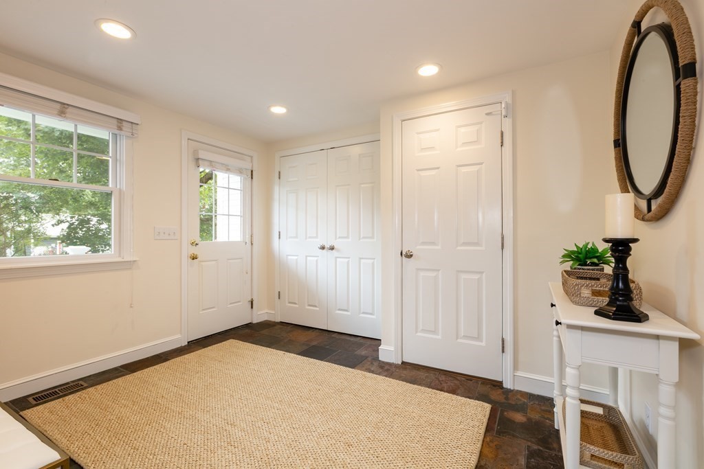 31 Garden Road Concord, MA 01742 - Photo 4 of 27 Gallery Image 4