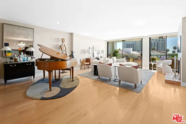 $1,199,999 | 321 North Oakhurst Drive, Unit 601, Beverly Hills, CA 90210