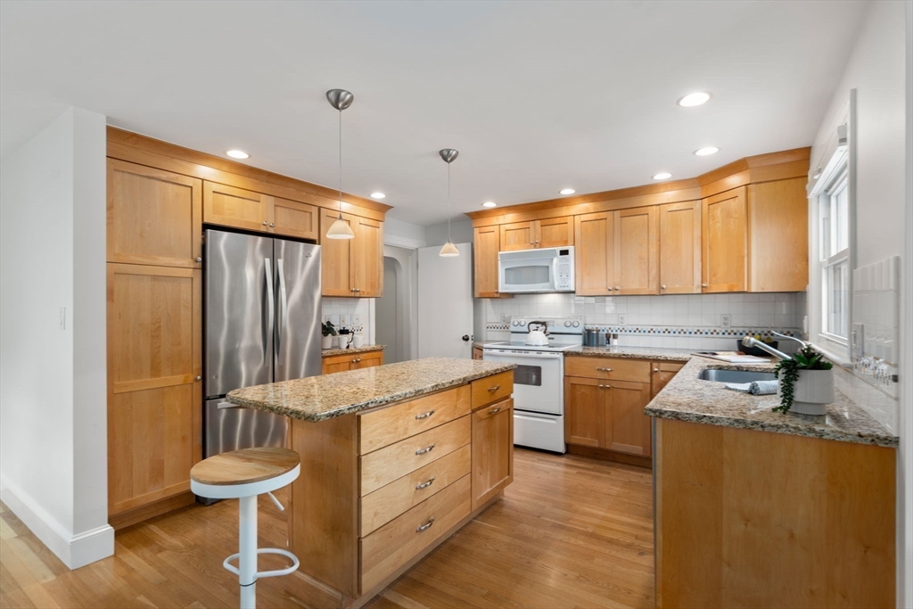 20 Taylor Road Belmont, MA 02478 - Photo 5 of 23