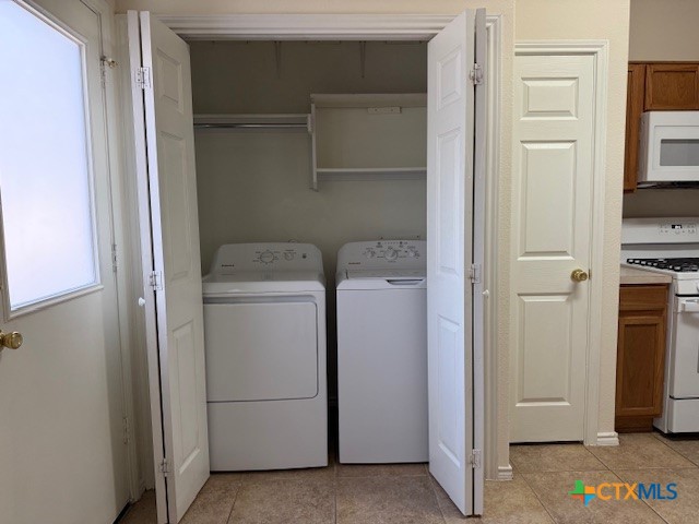 200 Utterback, Unit A Kyle, TX 78640 - Photo 7 of 19 a utility room with dryer and washer