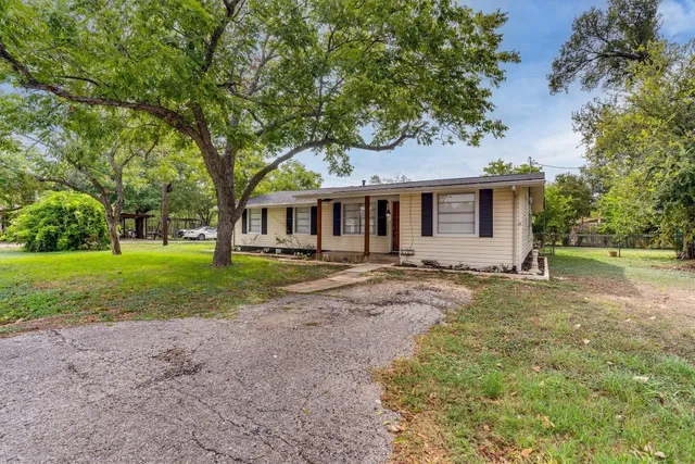 a view of a house with yard and tree s