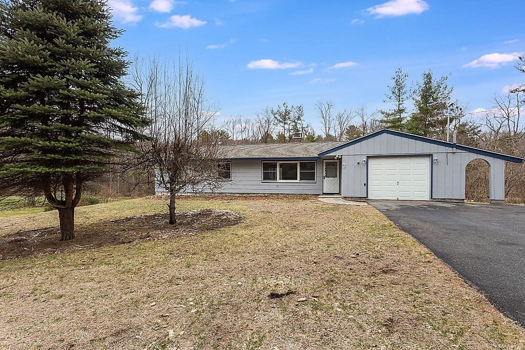 7 Nevada Road Chelmsford, MA 01824 - Photo 1 of 21 a house view with a garden space