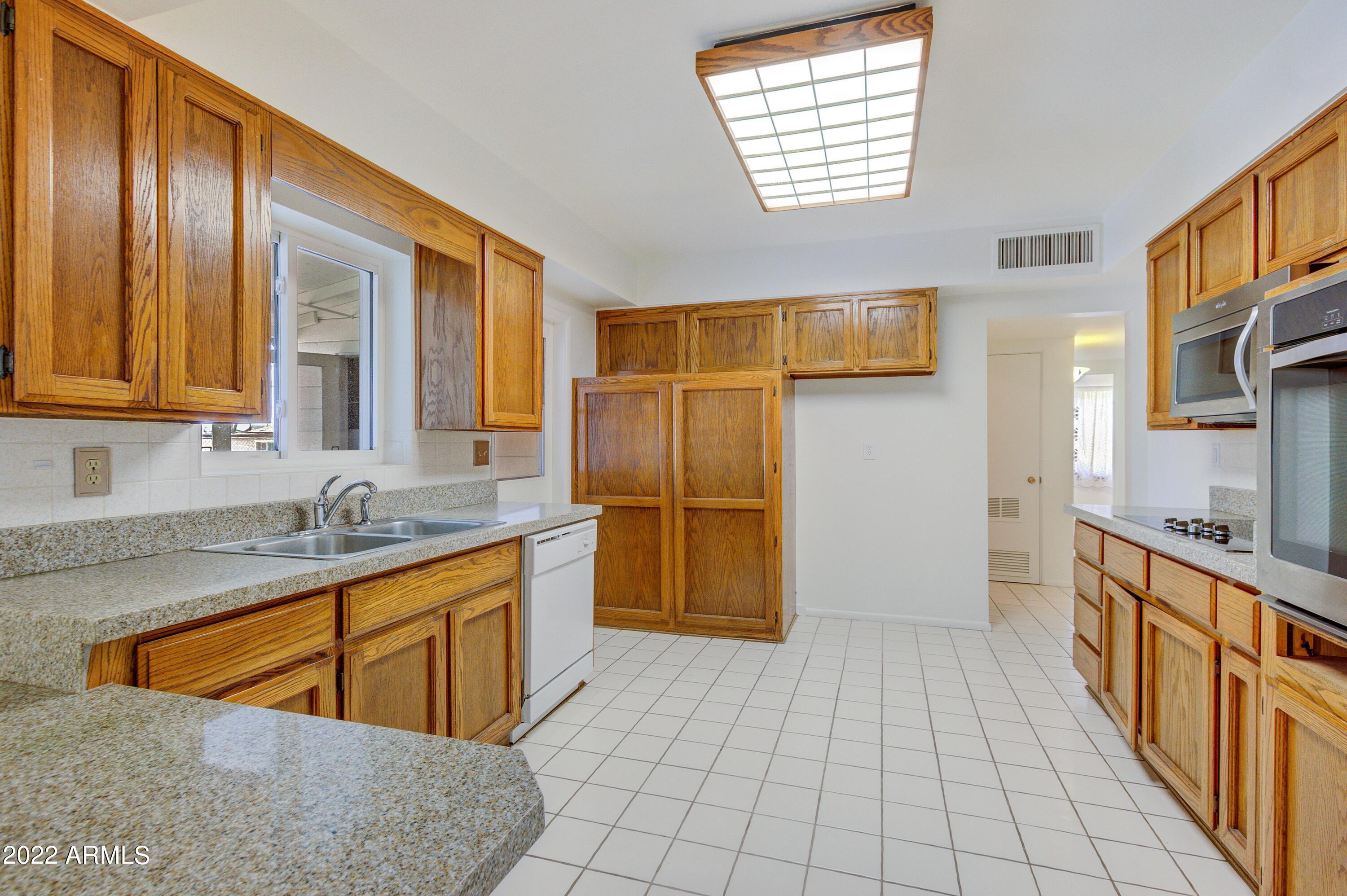 104 West Carson Road Phoenix, AZ 85041 - Photo 5 of 15 005_Kitchen