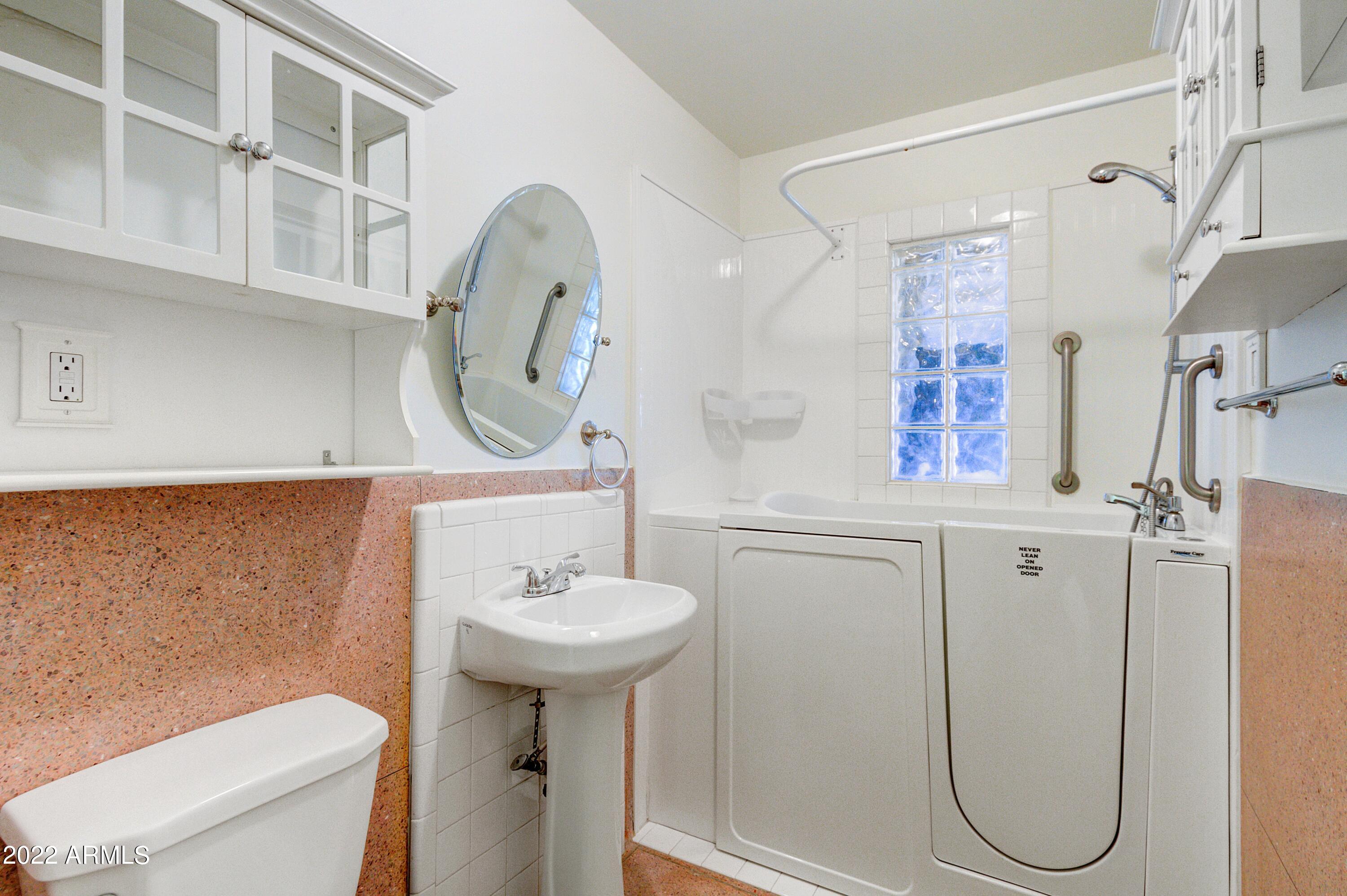 104 West Carson Road Phoenix, AZ 85041 - Photo 10 of 15 010_Bathroom