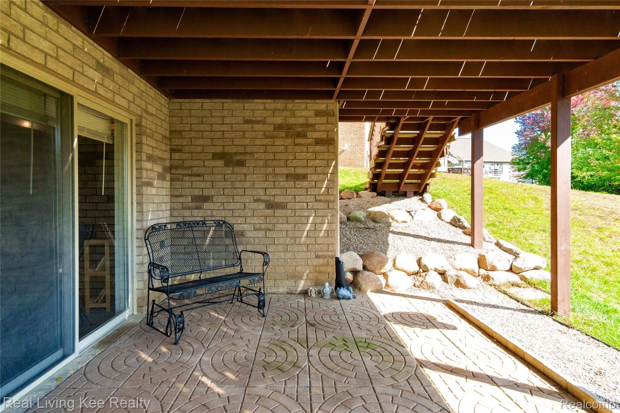 6519 Chatham Circle Rochester, MI 48306 - Photo 11 of 50 Exteriors (15 of 16).jpg