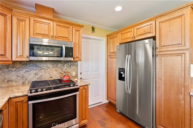 a view of a living room and kitchen