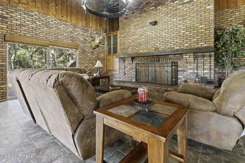 $1,250,000 | 16100 Bayou Cocoa Point Drive, Kiln, MS 39556