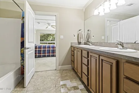 $1,250,000 | 16100 Bayou Cocoa Point Drive, Kiln, MS 39556