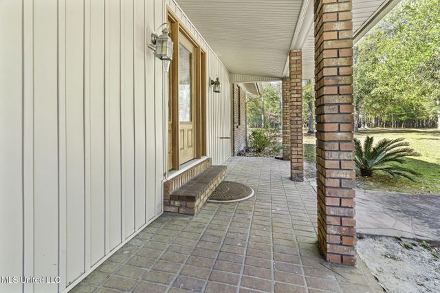 $1,250,000 | 16100 Bayou Cocoa Point Drive, Kiln, MS 39556