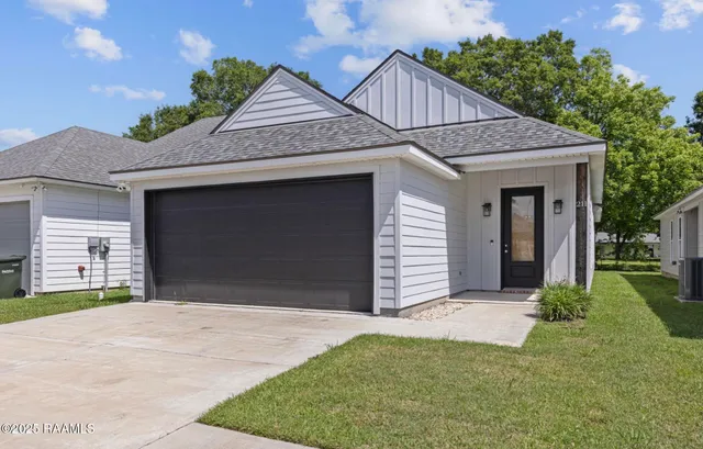 $1,800 | 211 Alpine Drive, Lafayette, LA 70506