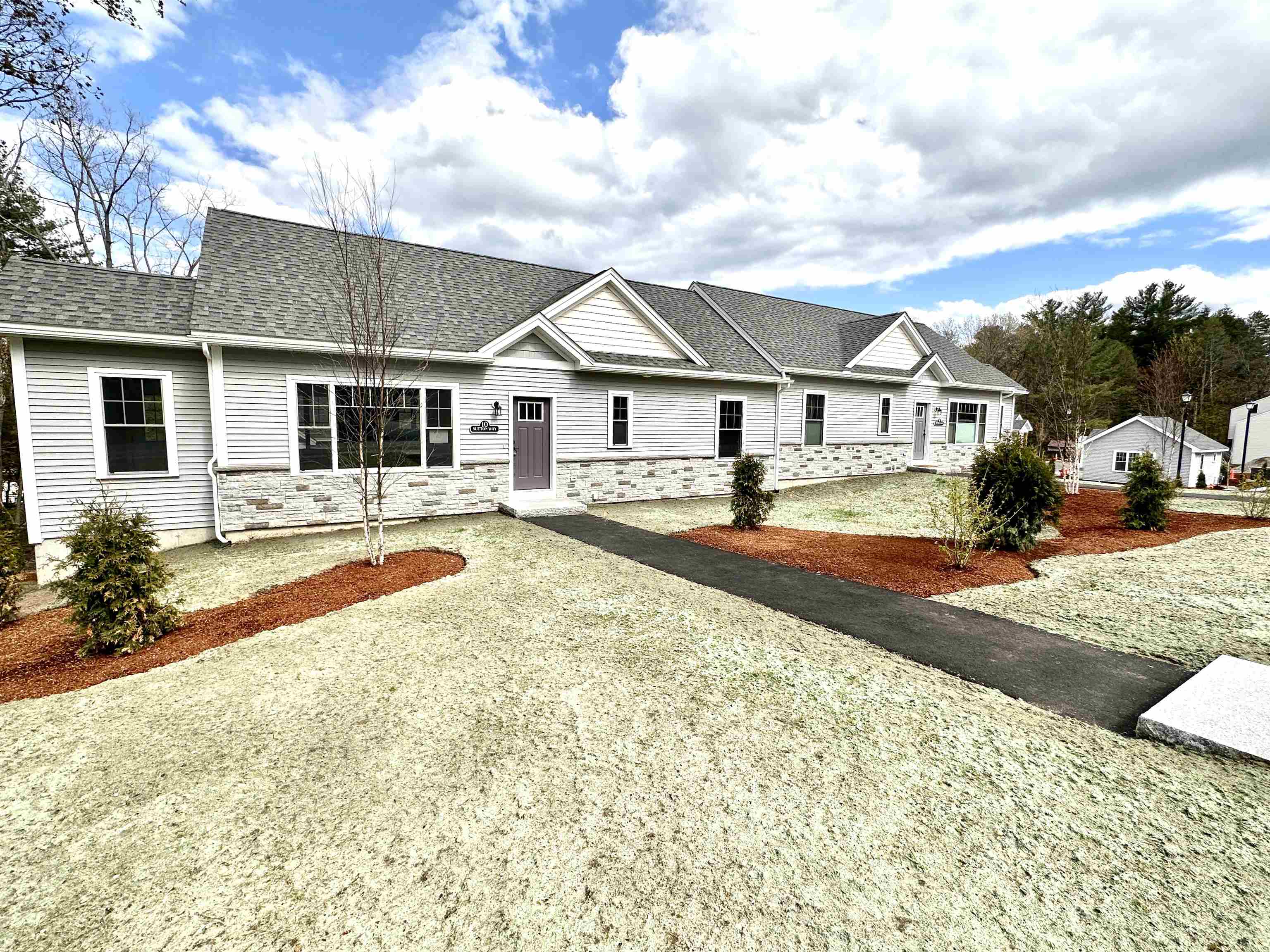 10 Sutton Way, Unit 11 Nashua, NH 03064 - Photo 2 of 23