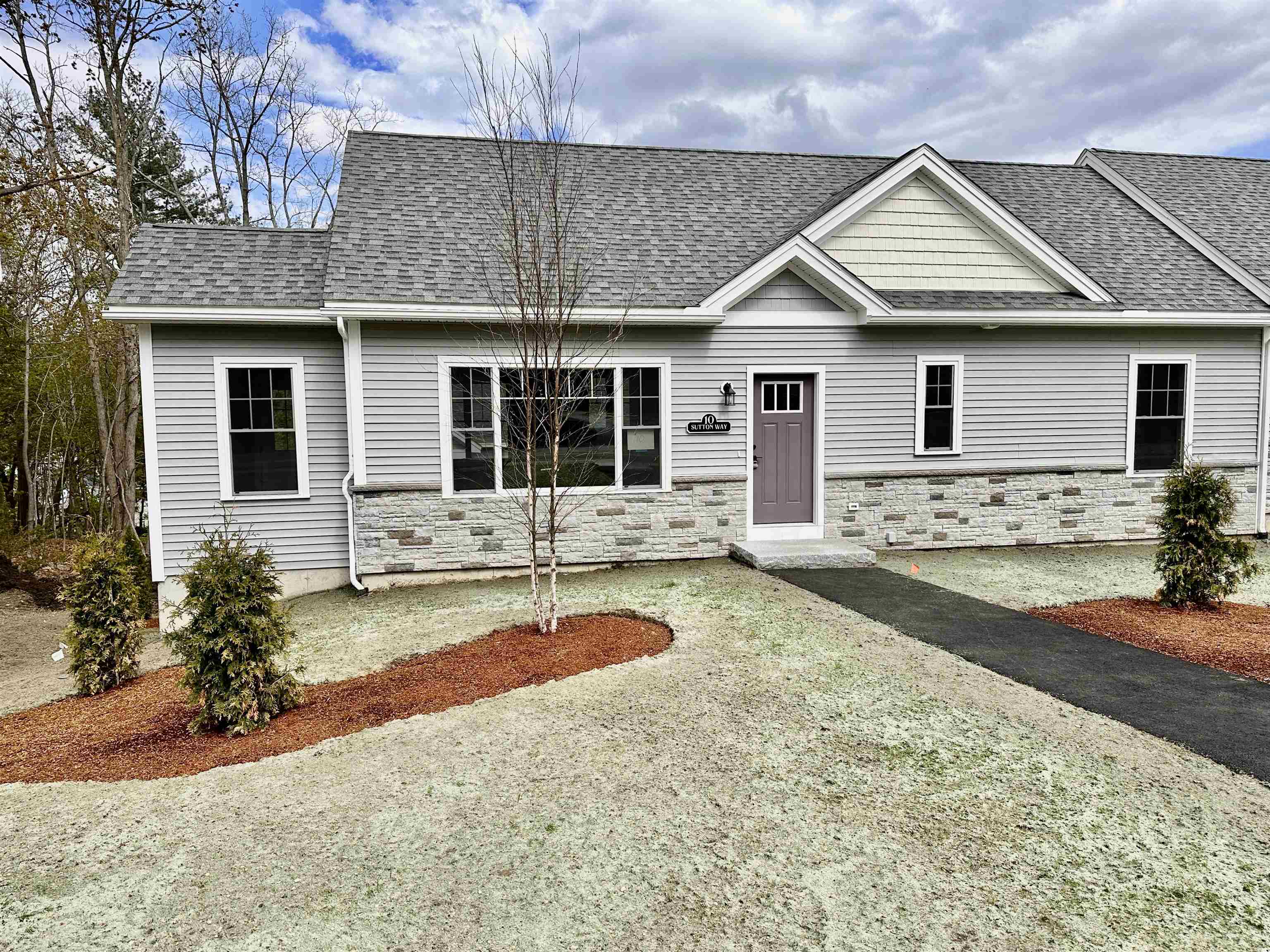 10 Sutton Way, Unit 11 Nashua, NH 03064 - Photo 3 of 23