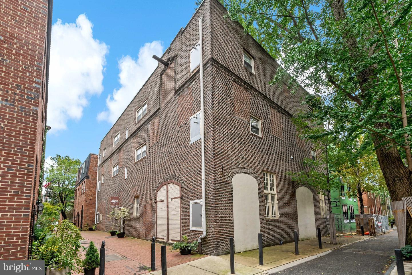 1214 Waverly Street, Unit 303 Philadelphia, PA 19147 - Photo 10 of 15 a front view of a house with garden