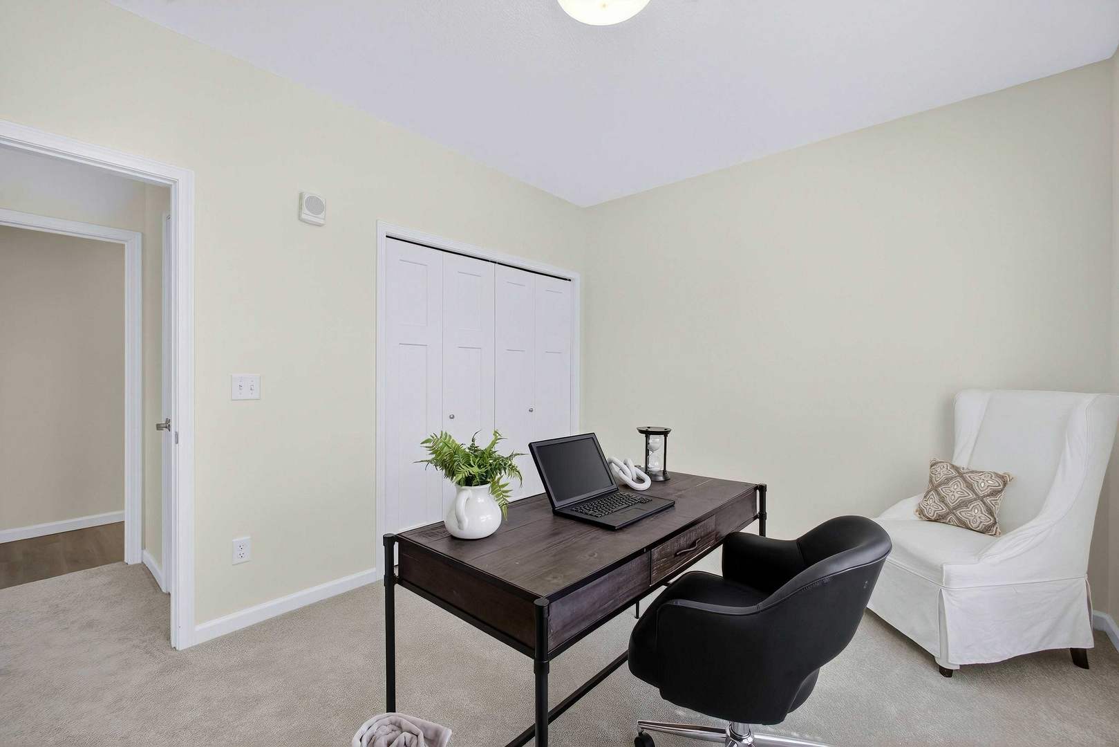 2592 Middle Road, Unit 202 Bettendorf, IA 52722 - Photo 20 of 50 a living room with furniture and a potted plant