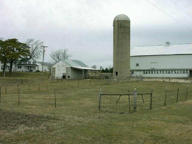 4410 North Hillcrest Road Freeport, IL 61032 - Photo 2 of 9 a view of a water with a large building in the background