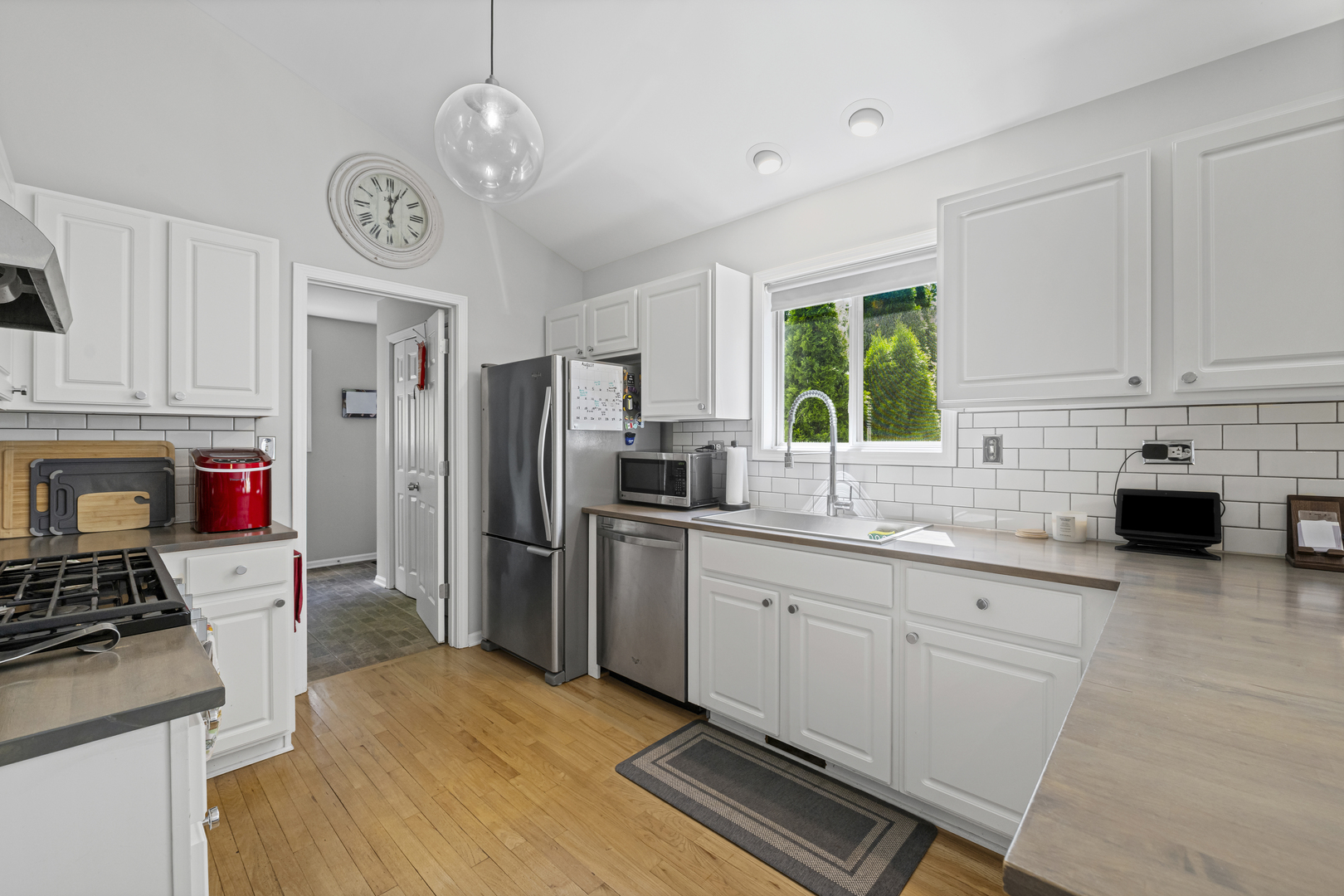 411 Park Avenue Cary, IL 60013 - Photo 7 of 25