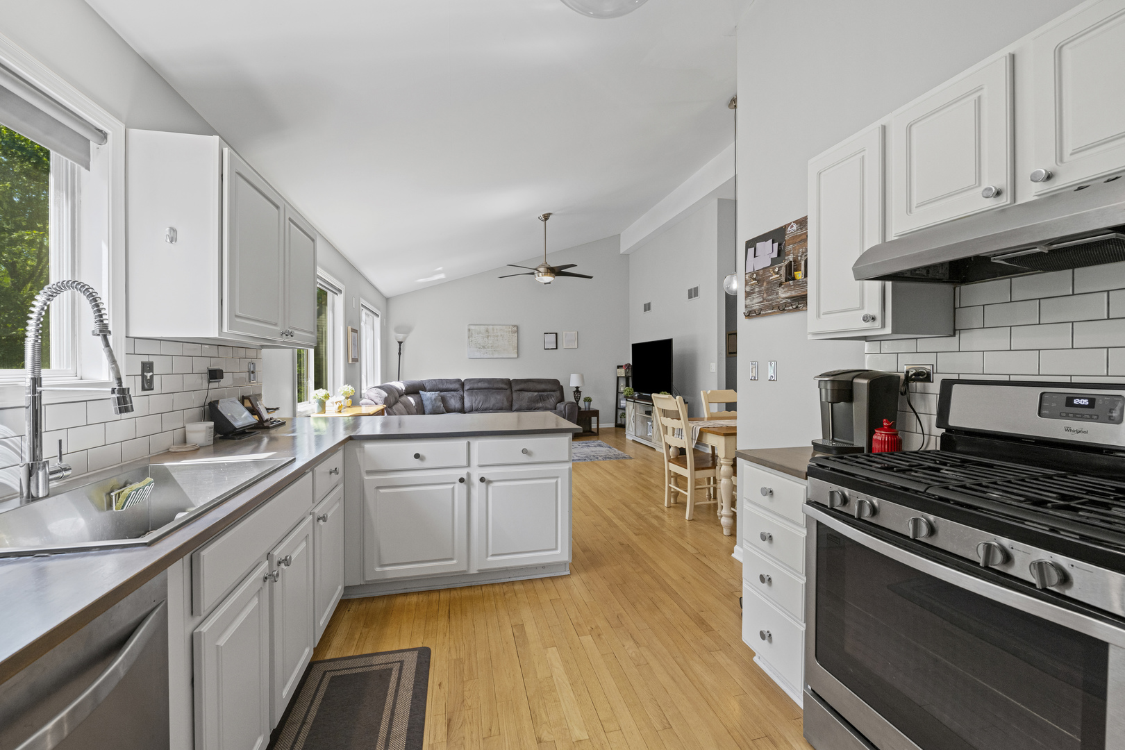 411 Park Avenue Cary, IL 60013 - Photo 8 of 25