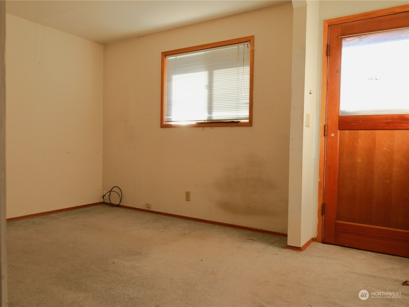 5150 South Creston Street Seattle, WA 98178 - Photo 14 of 27 an empty room with windows
