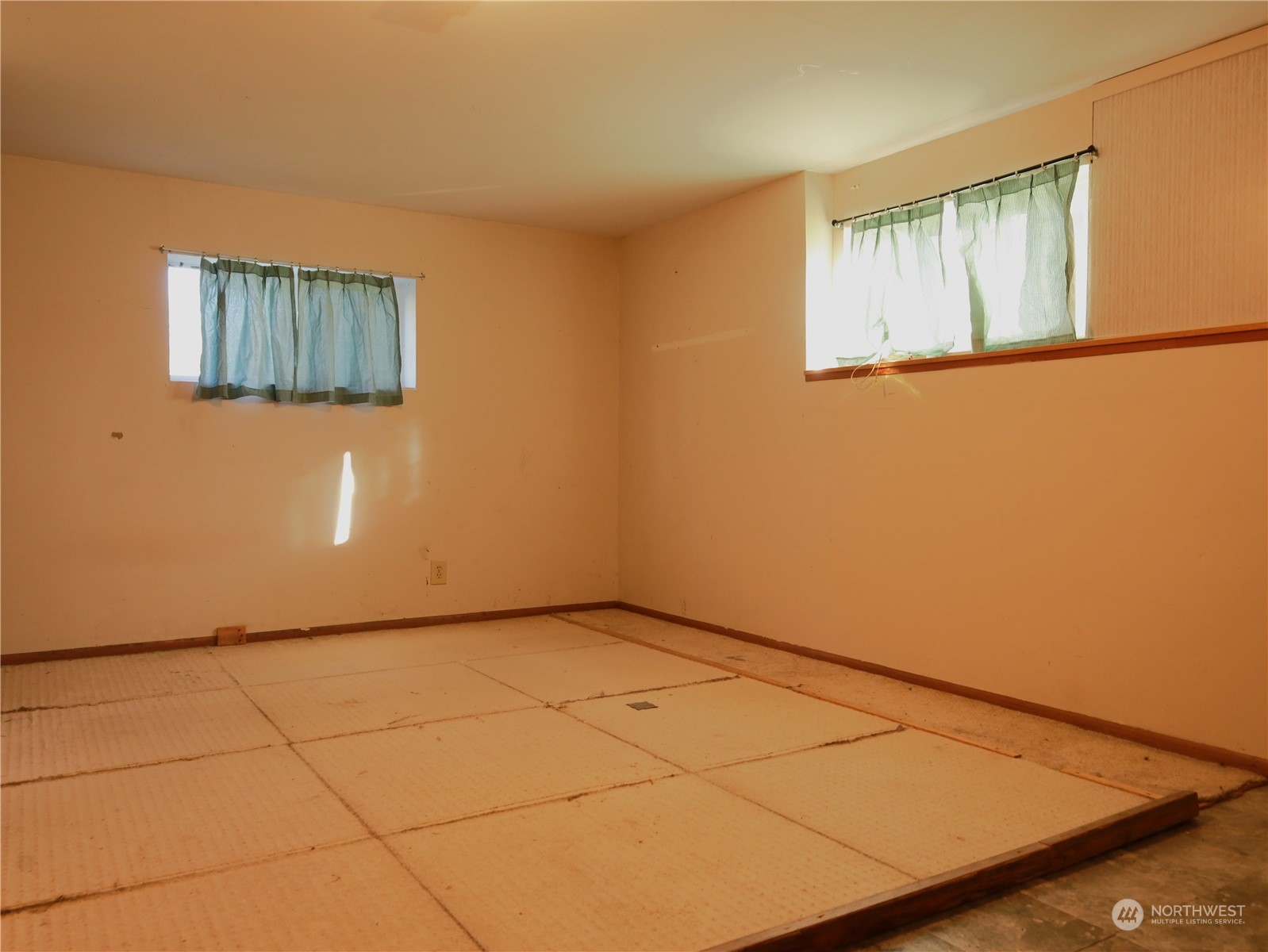 5150 South Creston Street Seattle, WA 98178 - Photo 18 of 27 a view of an empty room