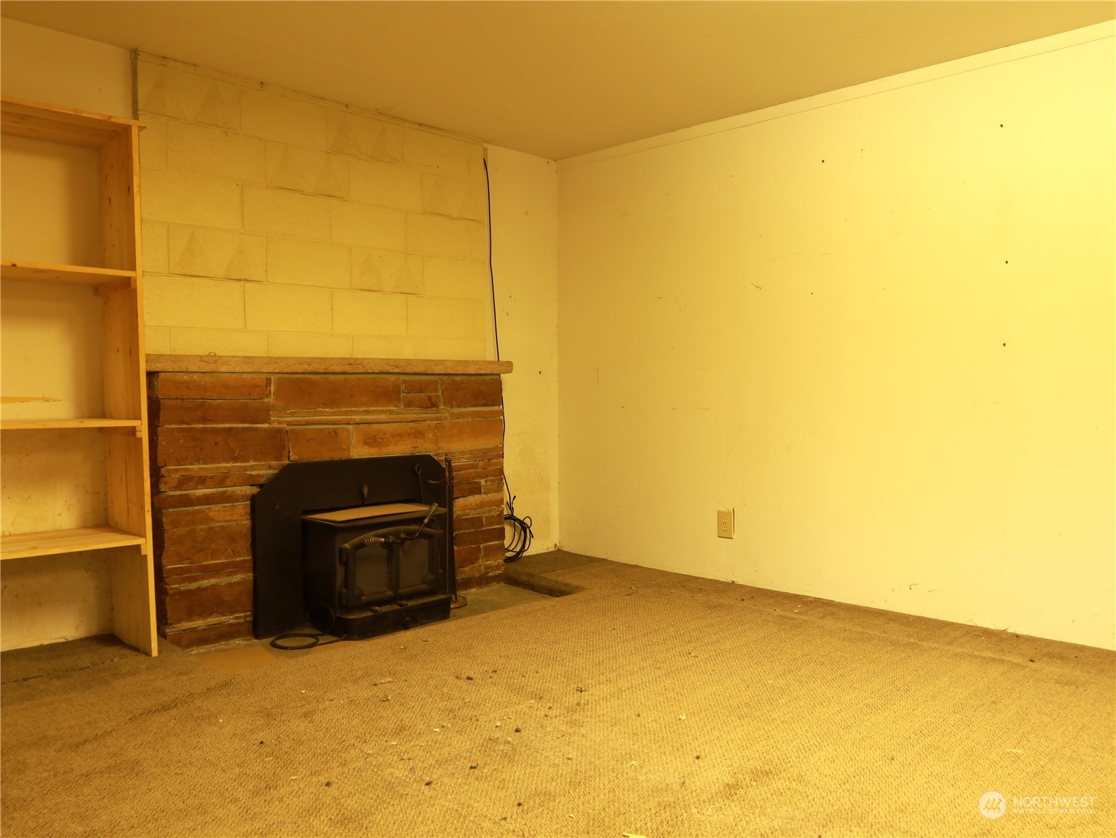 5150 South Creston Street Seattle, WA 98178 - Photo 20 of 27 a room with a fireplace