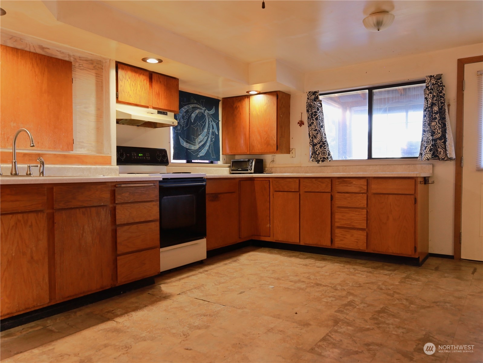 5150 South Creston Street Seattle, WA 98178 - Photo 23 of 27 a large bathroom with double vanity and a mirror