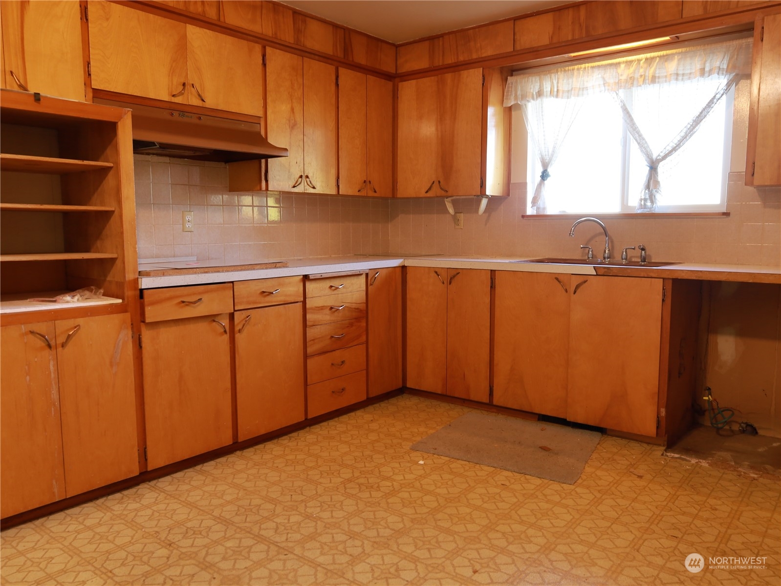 5150 South Creston Street Seattle, WA 98178 - Photo 3 of 27 a view of a kitchen with window
