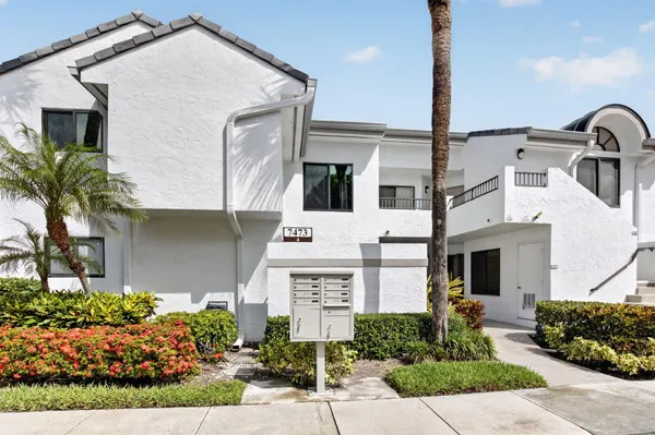 $9,000 | 7473 Glendevon Lane, Unit 402, Delray Beach, FL 33446