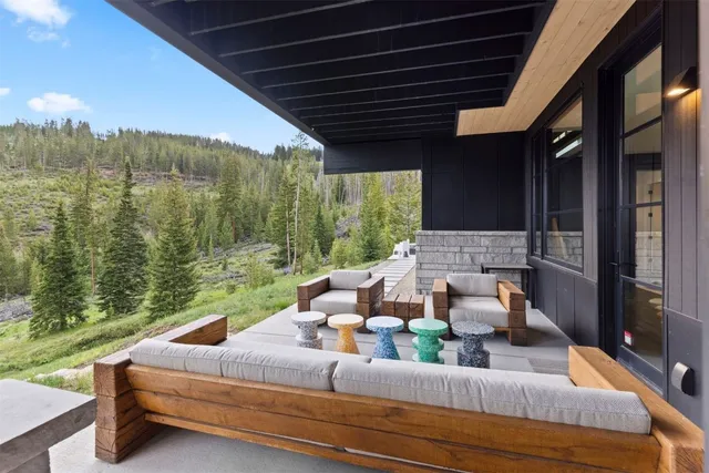 a view of walk in closet