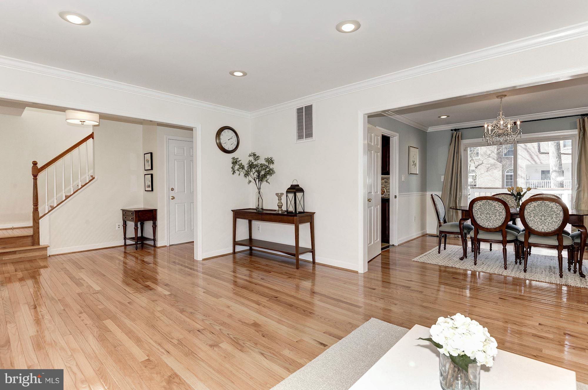 6864 Chelsea Road McLean, VA 22101 - Photo 3 of 30 Living Room