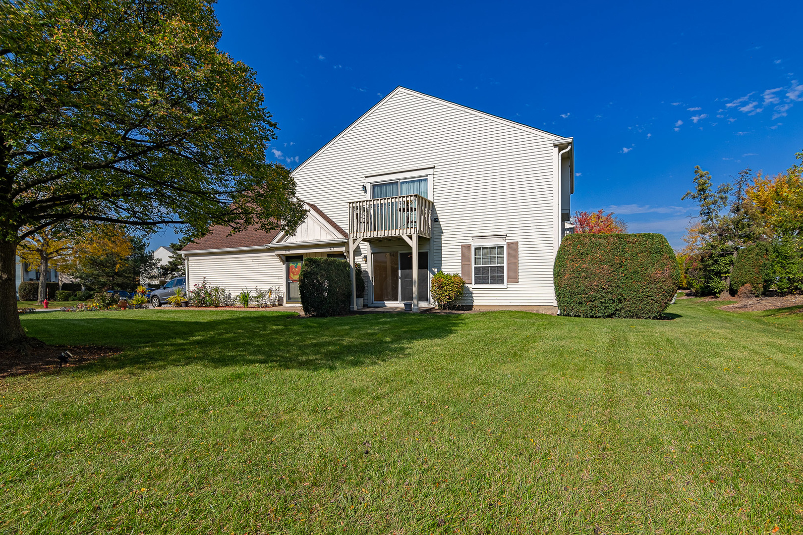 1279 Longacre Lane, Unit 1279 Wheeling, IL 60090 - Photo 13 of 14 a view of a house with backyard and garden
