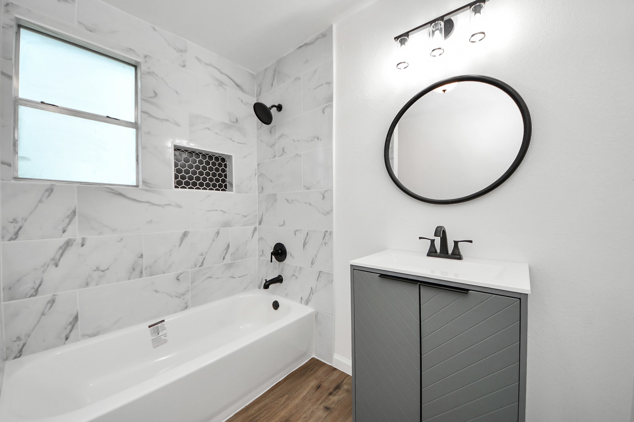 207 East Defee Avenue Baytown, TX 77520 - Photo 23 of 36 a bathroom with a bathtub and a sink