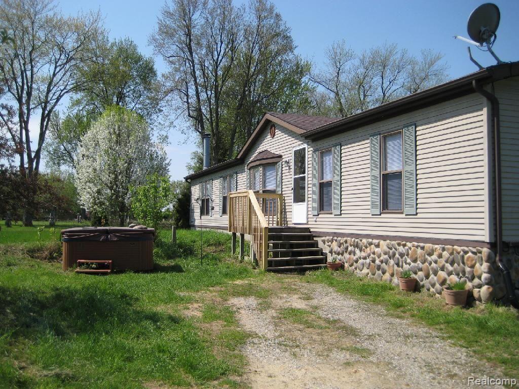 6915 Sterling Road Yale, MI 48097 - Photo 21 of 21 # 21 Side View with hot tub.jpg