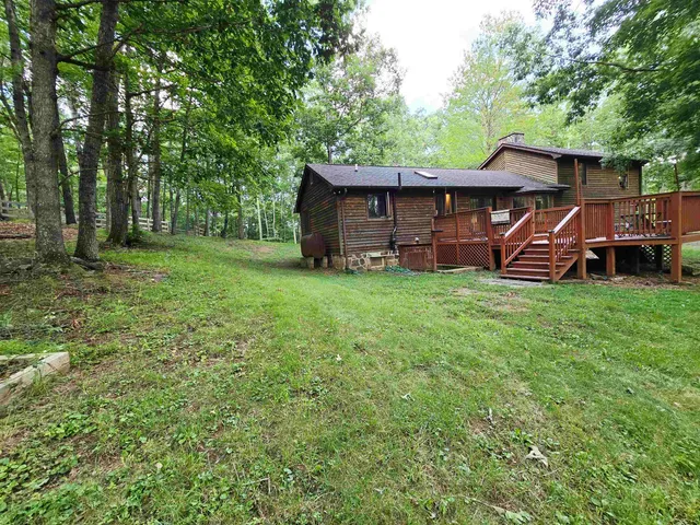 a view of a house with backyard