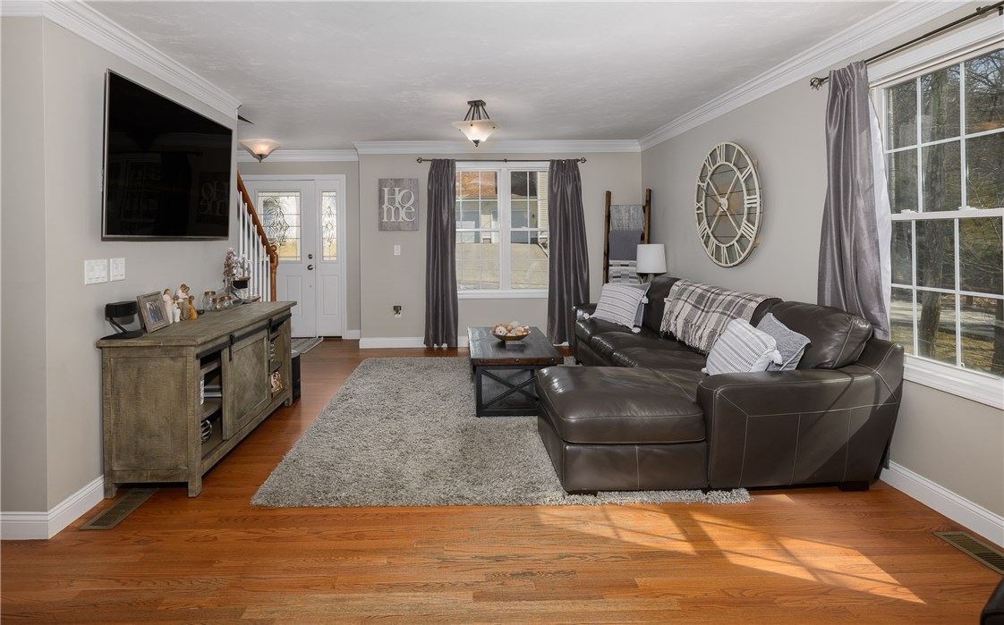 11 Hickory Road Cumberland, RI 02864 - Photo 4 of 32